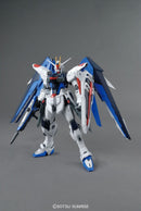Bandai 2316367 MG 1/100 Freedom Gundam (Ver 2.0) "Gundam SEED"
