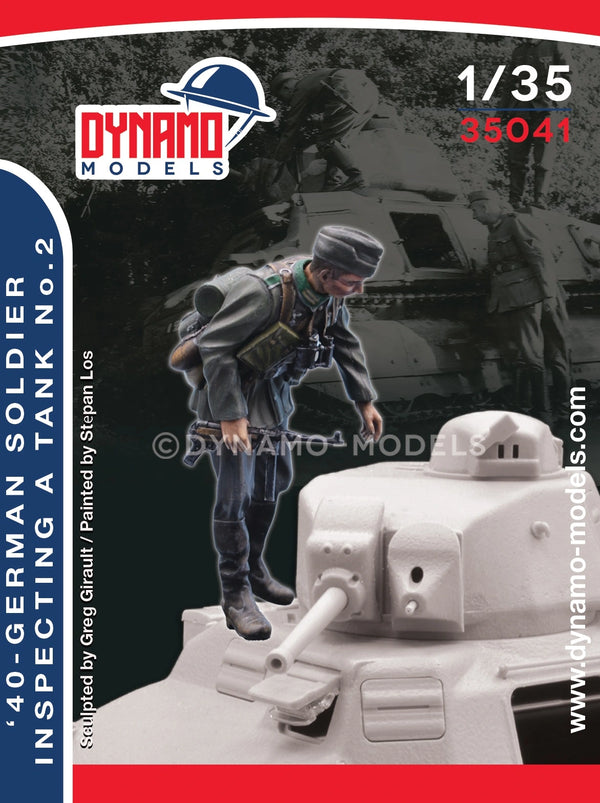 Dynamo DYM35041 1/35 German Soldier Inspecting a tank No. 2 -1940