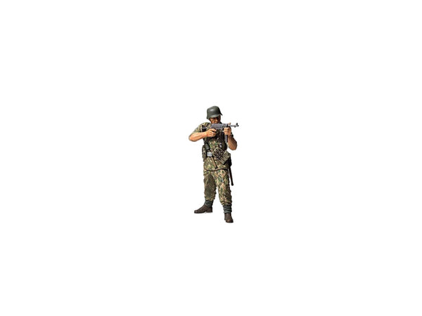 TAMIYA 36303 1/16 WWII German Elite Infantryman