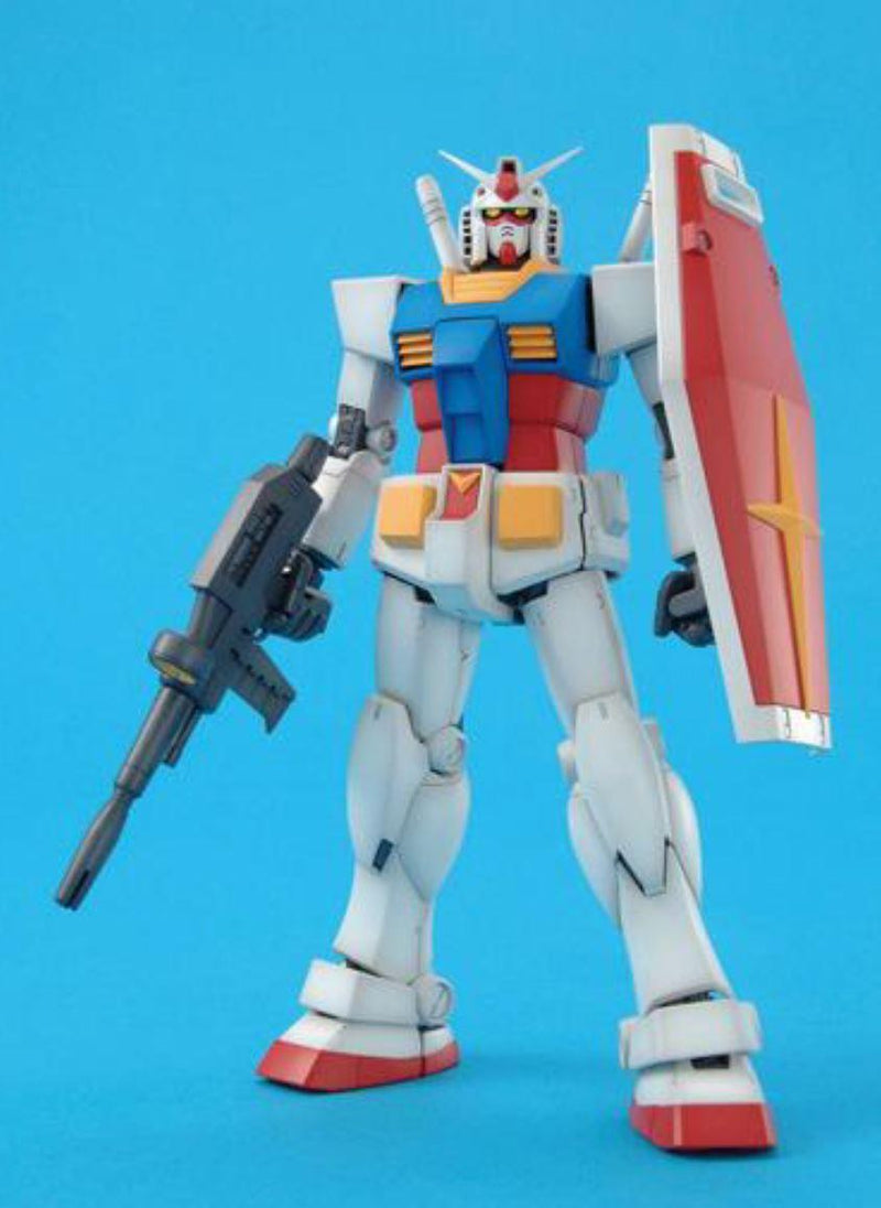 Bandai 2028924 MG 1/100 RX-78-2 Gundam Ver.2.0 'Mobile Suit Gundam'