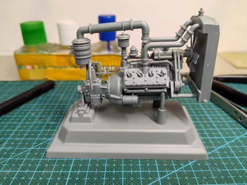 Gecko Models  16GM0017  1/16 UNIVERSAL CARRIER MK II  FORD V8 ENGINE ( ENGINE ONLY )