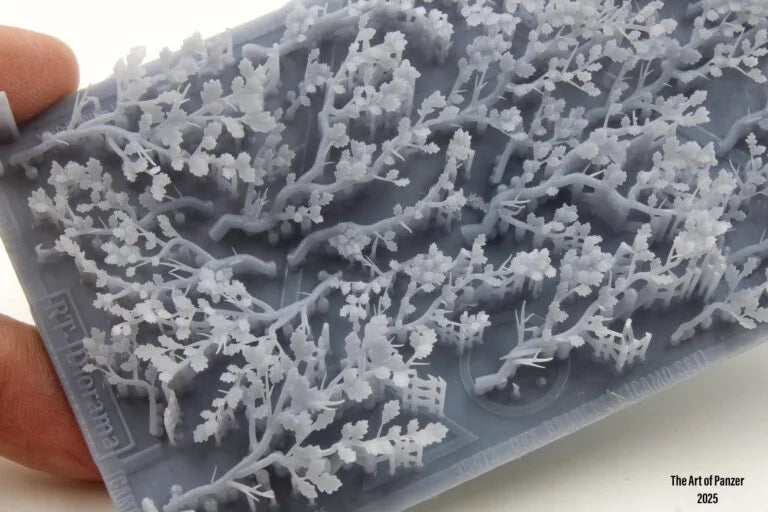 RT DIORAMA 35473 1/35 Oak Tree Branches [Camo Foliage]