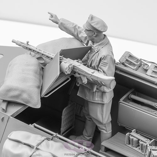 Sol Resin Factory MM636 1/16 WWII German  WWII German Officer Sd.Kfz 251