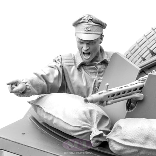 Sol Resin Factory MM636 1/16 WWII German  WWII German Officer Sd.Kfz 251