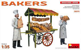 MiniArt 38074 1/35 Bakers + cart and crates with bakery products