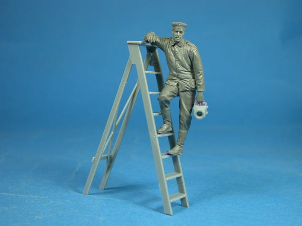 Copper State Models F32012 1/32 German Ground Crewman 1