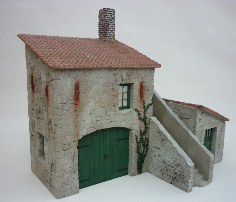 RT DIORAMA 35184 1/35 Italian Farm House (Upgraded Ceramic Version)