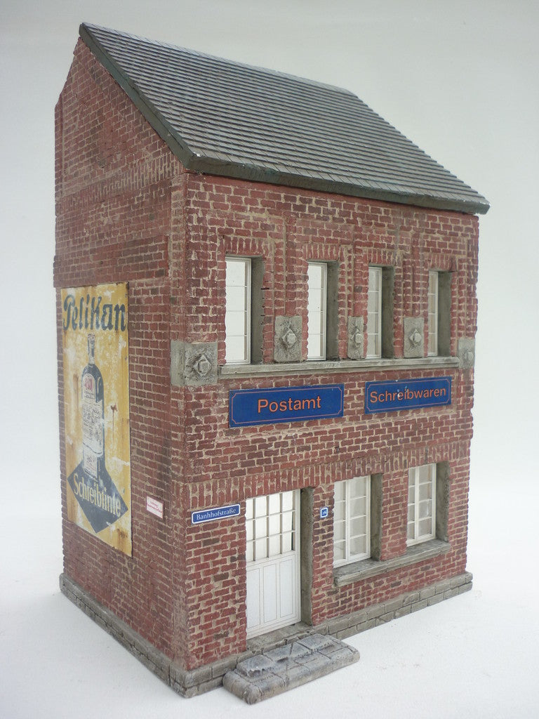 RT DIORAMA 35177 1/35 Western European House (Upgraded Ceramic Version)