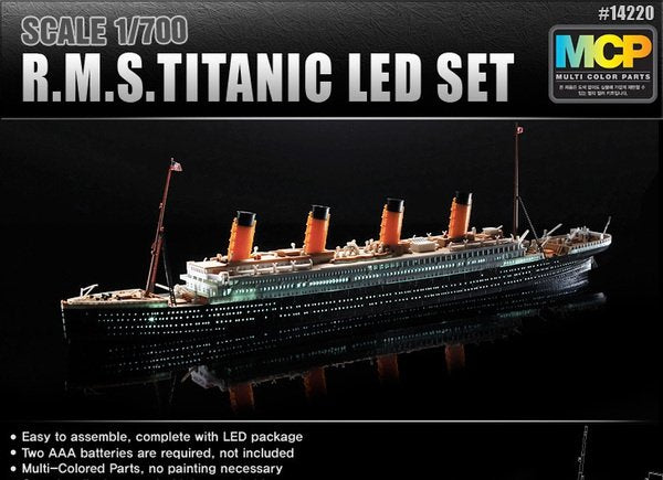 Academy 14220 1/700 RMS Titanic with LED Lighting Set