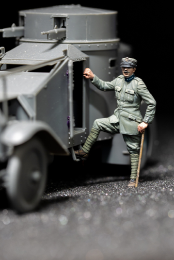 Copper State Models F35023 1/35 Italian Armoured Car Officer Getting Inside