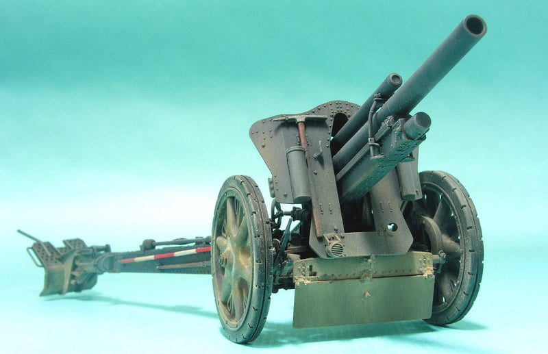 AFV Club 35050 1/35 German le FH18 10.5cm Howitzer