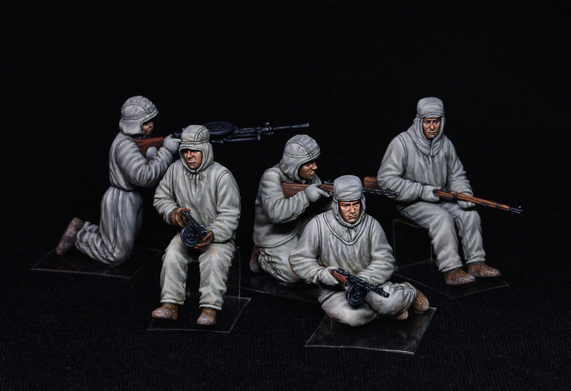 MiniArt 35226 1/35  Soviet Assault Infantry (Winter Camouflage Cloaks)