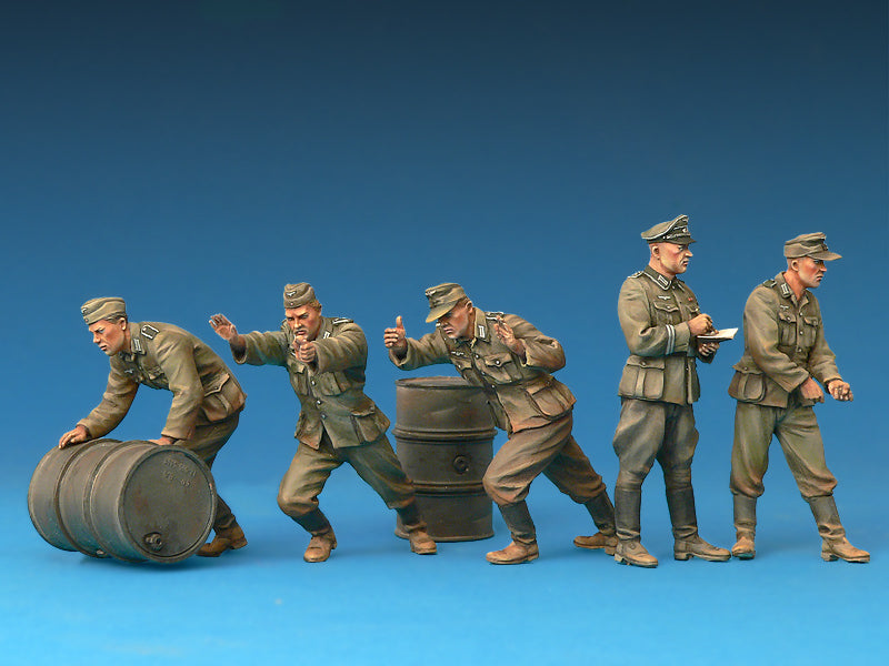 Miniart 35256 1/35 German Soldiers with Fuel Drums. Special Edition