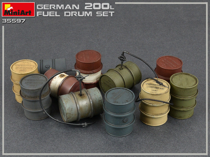 MiniArt 35597 1/3 German 200L Fuel Drum Set WWII